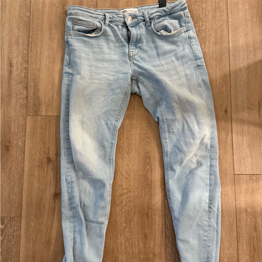 Zara women’s Light Blue Skinny Jeans size 8
